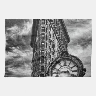 Flatiron Building and Clock in Black and White Theedoek