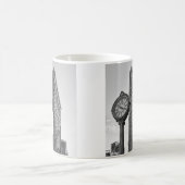 Flatiron Building and Clock in Black White #2 Koffiemok (Center)