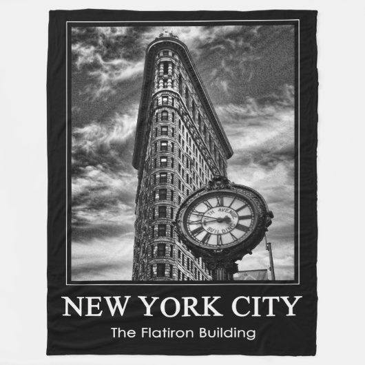 Flatiron Building en klok in zwart-wit Fleece Deken (Voorkant)