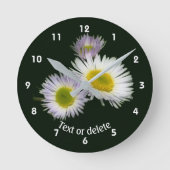 Fleabane Daisy Wildflowers Personalized Ronde Klok (Voorkant)