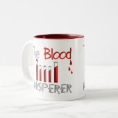 Flebotomist Gifts "The Blood Whisperer" Tweekleurige Koffiemok (Voorkant links)