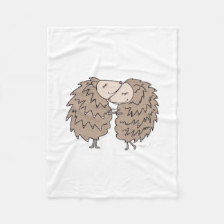 Fleece Blanket with Hedégels knuffelend