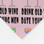 FLEECE-BLANKETS - DRINK OUDE WIJN, DATUM JONGE MAN FLEECE DEKEN (Hoek)