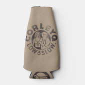 Fles met CorleyQ logo's in het zwart. Flesjeskoeler (Voorkant)
