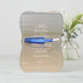 Fles Op Strandzand Bruiloft Kaart (Staand voorkant)