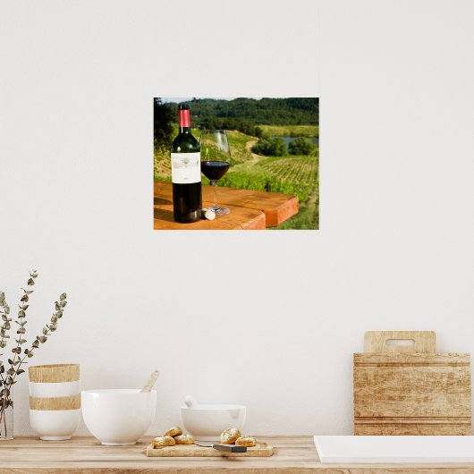 Fles van rode wijn en glas op tafel poster (Keuken)