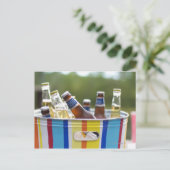 Flessen bier in ijsemmer briefkaart (Staand voorkant)