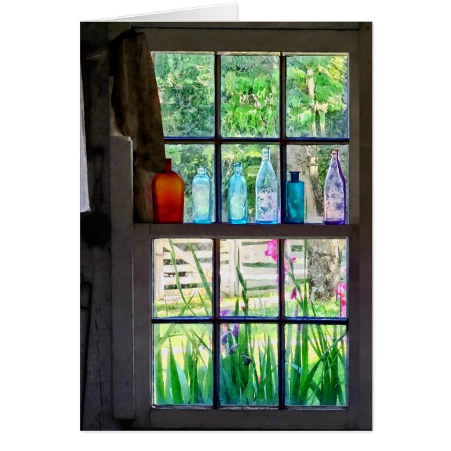 Flessen op keukenvenster (Voorkant)