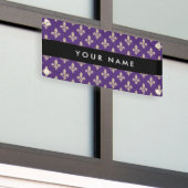 Fleur de Lis, Beige op Paars, Koninklijk, Uw Naam Spandoek (Buitenkant Gebouw)