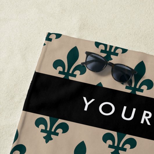 Fleur de Lis, Green on Beige, Royal, Your Name Strandlaken (In situ)