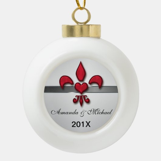 Fleur de Lis Heart Couple Eerste Kerstkerst Keramische Bal Ornament (Voorkant)
