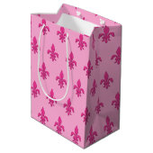 Fleur de Lis in Fuchsia Pink in lichtroze Medium Cadeauzakje (Achterkant Gekanteld)