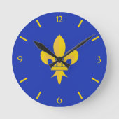 Fleur de Lis op Royal Blue Clock Ronde Klok (Voorkant)