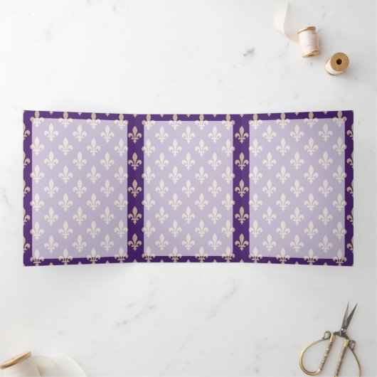 Fleur de Lis Pattern, Frans, Royal, Crème, Paarse Drieluik Kaart (Binnen)