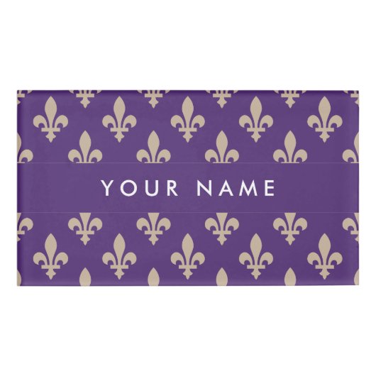 Fleur de Lis Pattern, Frans, Royal, Crème, Paarse Naambadge (Voorkant)