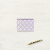 Fleur de Lis Pattern, Frans, Royal, Crème, Paarse Post-it® Notes (Op bureau)