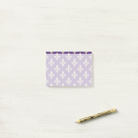 Fleur de Lis Pattern, Frans, Royal, Crème, Paarse Post-it® Notes (Op bureau)