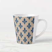 Fleur de Lis Pattern, Royal French Blue op Crème Latte Mok (Rechts)