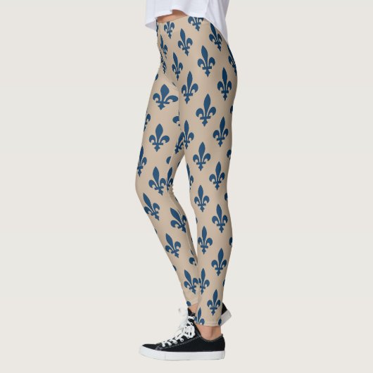 Fleur de Lis Pattern, Royal French Blue op Crème Leggings (Links)