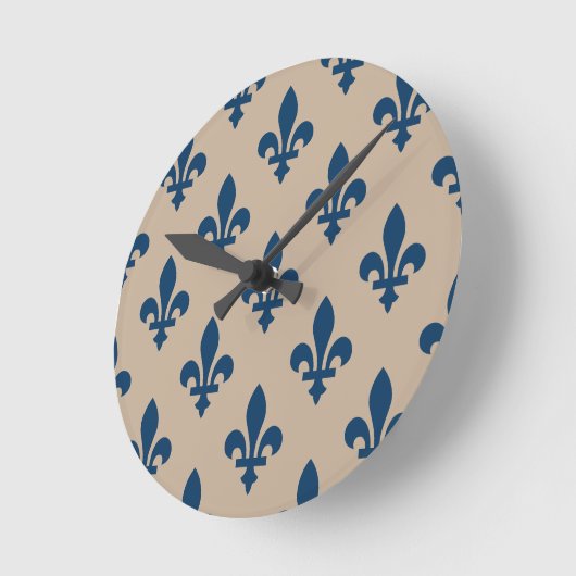 Fleur de Lis Pattern, Royal French Blue op Crème Ronde Klok (Hoek)