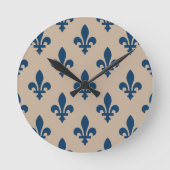 Fleur de Lis Pattern, Royal French Blue op Crème Ronde Klok (Voorkant)
