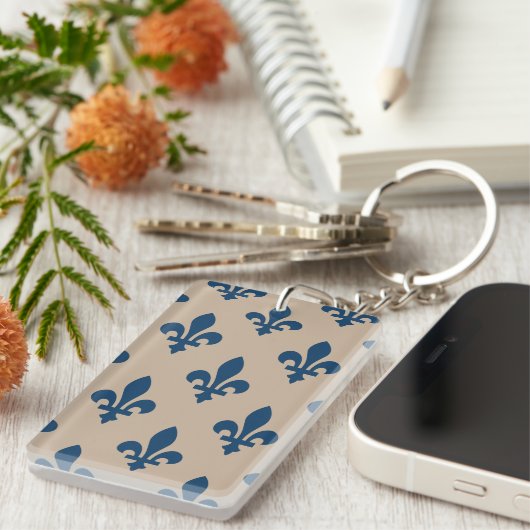Fleur de Lis Pattern, Royal French Blue op Crème Sleutelhanger (Voorkant Rechts)