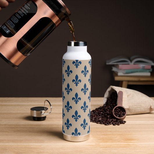 Fleur de Lis Pattern, Royal French Blue op Crème Waterfles (Koffie)
