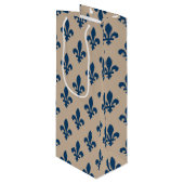 Fleur de Lis Pattern, Royal French Blue op Crème Wijn Cadeautas (Voorkant Gekanteld)