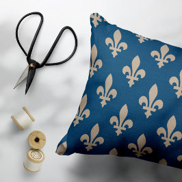 Fleur de Lis Pattern, Royal French, Cream on Blue Accent Kussen