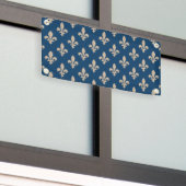 Fleur de Lis Pattern, Royal French, Cream on Blue Spandoek (Buitenkant Gebouw)