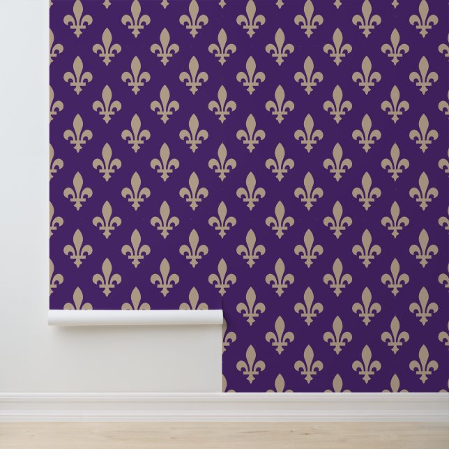 Fleur de Lis Pattern, Royal French Cream op Paarse Behang (Applicatie)