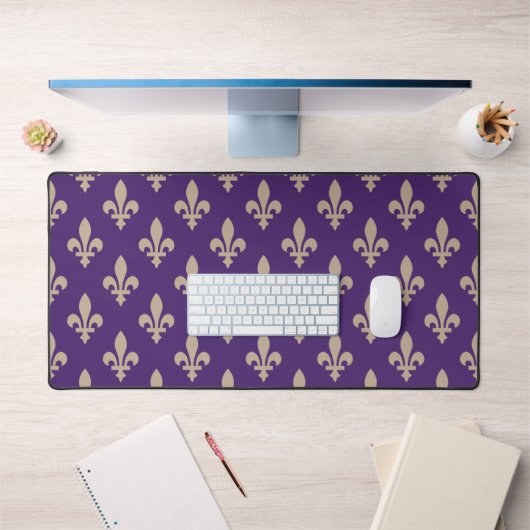 Fleur de Lis Pattern, Royal French Cream op Paarse Bureaumat (Kantoor 1)