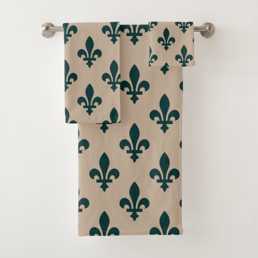 Fleur de Lis Pattern, Royal French Green on Cream Bad Handdoek (Insitu)