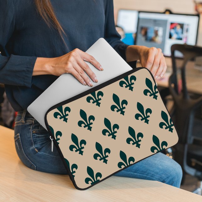 Fleur de Lis Pattern, Royal French Green on Cream Laptop Sleeve (Creator heeft geüpload)