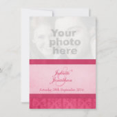Fleur De Lis stijl roze foto bruiloft uitnodiging (Voorkant)