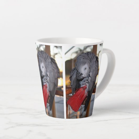 Flexibele Congo-Afrikaanse grijze papegaai met rod Latte Mok (Rechterhoek)