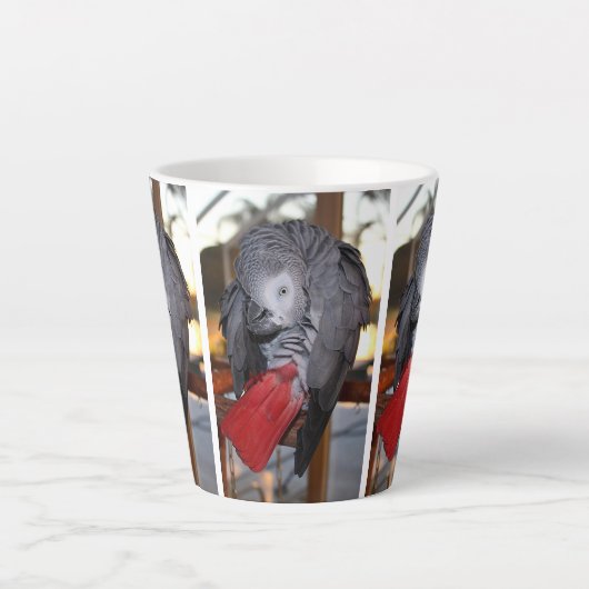 Flexibele Congo-Afrikaanse grijze papegaai met rod Latte Mok (Voorkant)