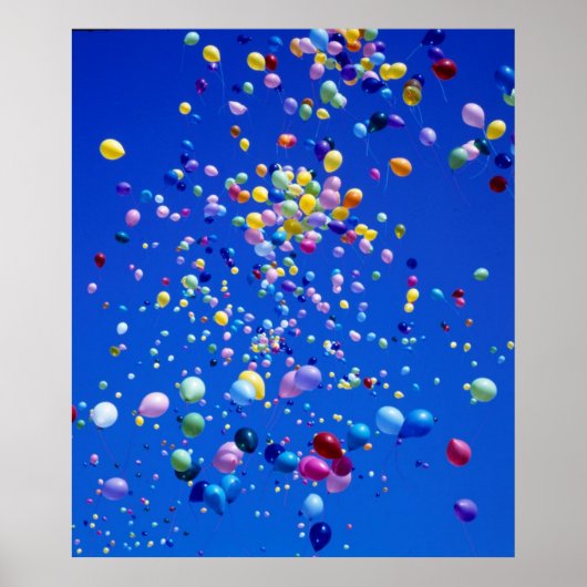 fliegende bunte Luftballons am blauen Himmel, Poster (Voorkant)