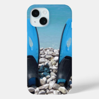 Flippers, kiezels en oceaan iPhone 15 case