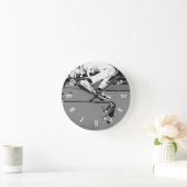 Flipping the Board - Skateboarder  Ronde Klok (Huis)