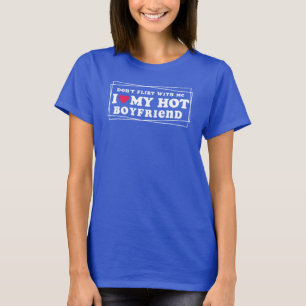 Flirt niet met mij Ik hart mijn hete vriendje teke T-shirt