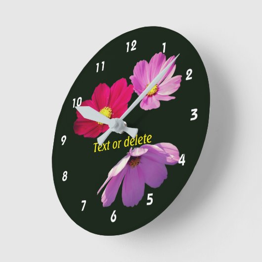 Floating Cosmos Daisy Flowers Personalized   Ronde Klok (Hoek)