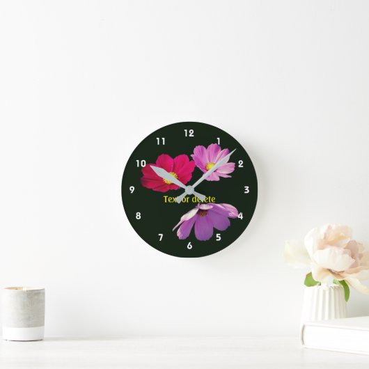 Floating Cosmos Daisy Flowers Personalized   Ronde Klok (Huis)