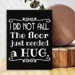 Floor Hug Funny Briefkaart<br><div class="desc">Een grappige postkaart om die ongemakkelijke herfsten uit te leggen. U kunt de zwarte achtergrondkleur in een andere kleur wijzigen door de knop "Aanpassen" te selecteren en een andere achtergrondkleur te selecteren.</div>