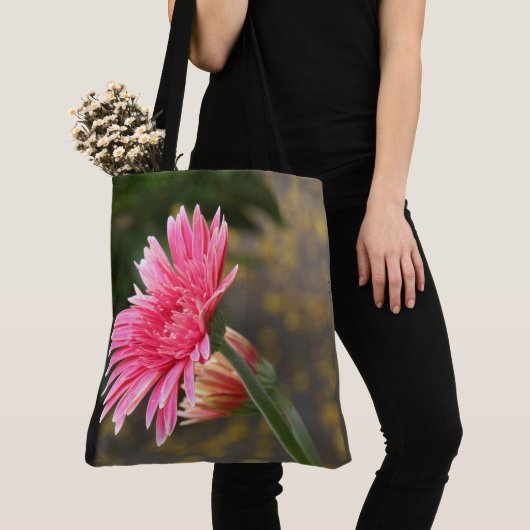  floraal; Grote roze Gerbera Daisy Tote Bag (Dichtbij)