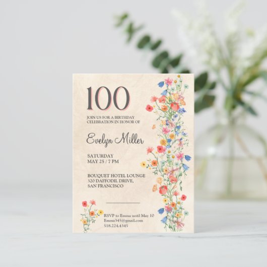 Floral 100th Birthday – Elegant Wildflowers Uitnodiging Briefkaart (Staand voorkant)