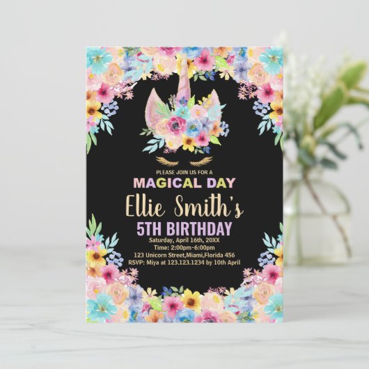 Floral 5e Eenhoorn Verjaardag Uitnodigingen (Staand voorkant)