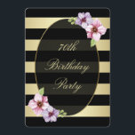 Floral 70th | Horizontale zwarte gouden strepen Kaart<br><div class="desc">Floral 70th Birthday | Horizontale zwarte goudstaven. Op de 70ste verjaardag van vrouwen werd op maat gesneden, romantische bloemlezing. Een mooie, moderne uitnodiging met hedendaagse, horizontale zwarte en goudgradiëntstrepen achtergrond, golvende en lila bloemen van de waterverf en elegante tekst in een fancy cursief lettertype. Classy, schattig, chic, vrouwelijk, meisjes, ,...</div>