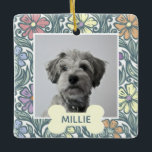 Floral Aangepaste Dog Foto Keramisch Ornament<br><div class="desc">Decoratief pastel  bloempatroon omringt de foto van je hond met de naam eronder op de botvorm.</div>