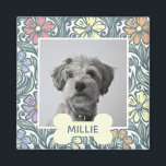 Floral Aangepaste Dog Foto Magneet<br><div class="desc">Decoratief pastel  bloempatroon omringt de foto van je hond met de naam eronder op de botvorm.</div>